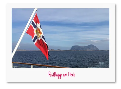 Norwegische Postflagge am Heck eines Postschiffes